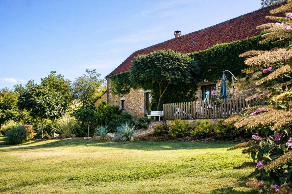 jardin trasero grande