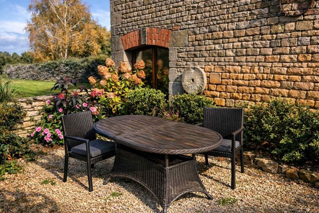 mesa en exterior de piedra